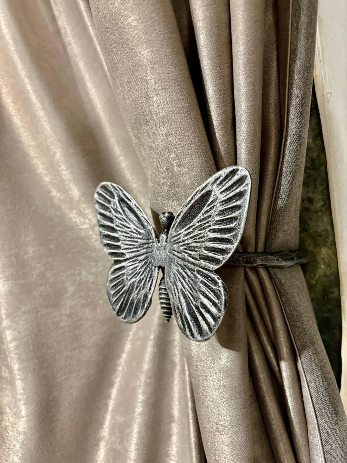 Handmade metal curtain ties, wall-mounted curtain ties, curtain holder - elegant and charming design, butterfly-shaped curtain hooks