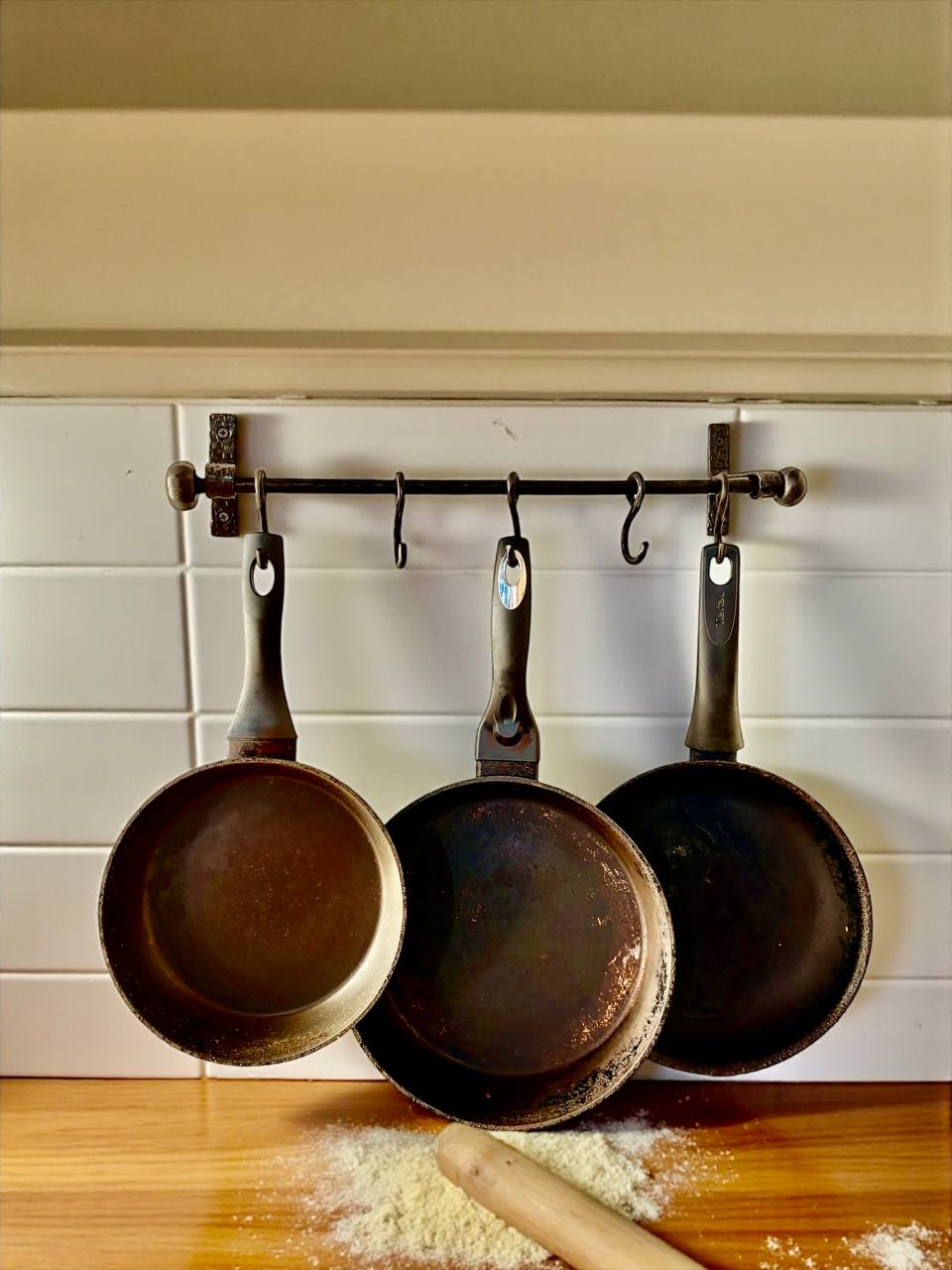 Hand-Forged Iron Kitchen Rack with Hooks,Heavy Duty Wrought Iron Pot and Pan Rail, Wall Mounted Utensil Holder, Custom Length 20–80 in