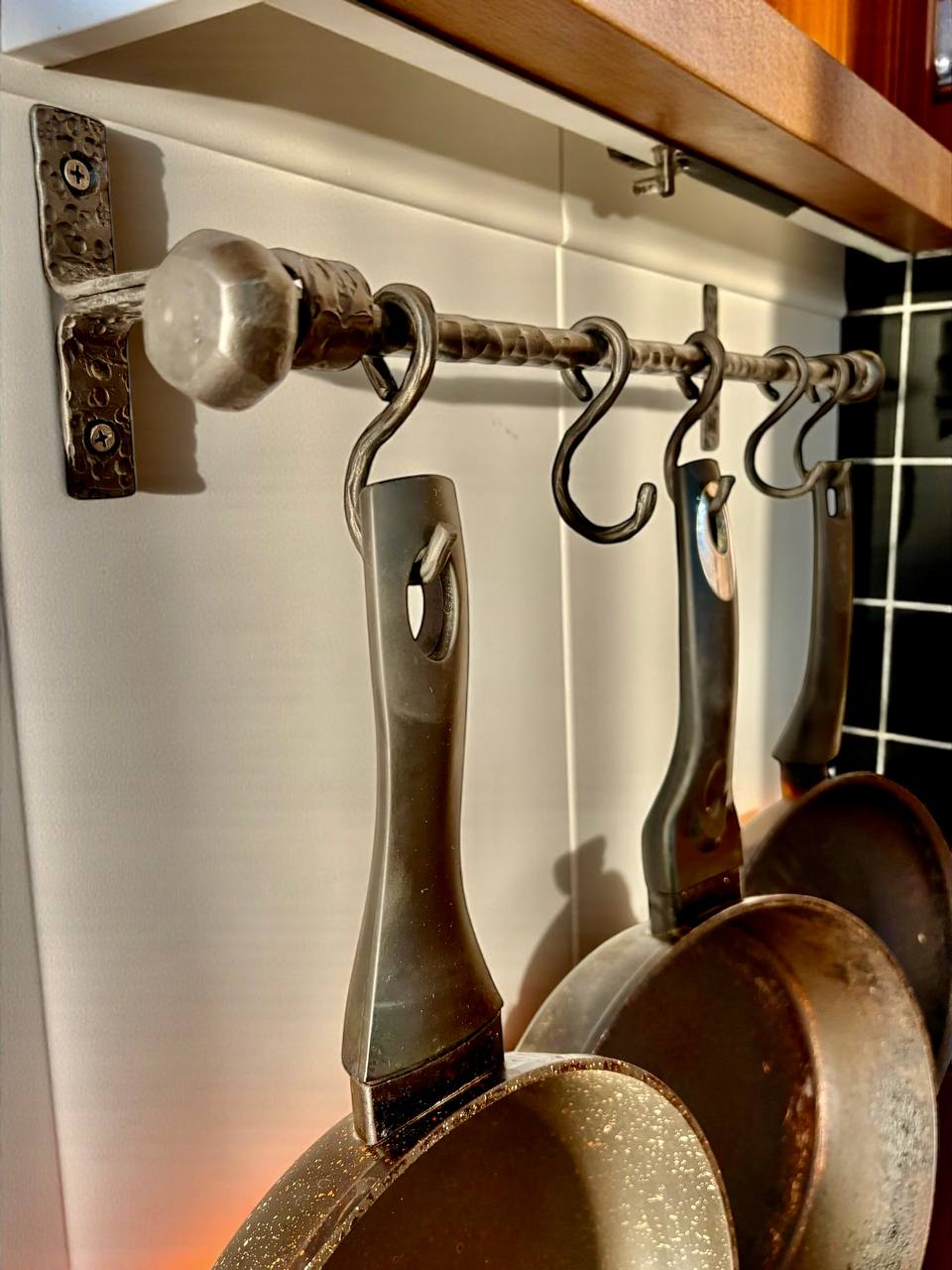 Hand-Forged Iron Kitchen Rack with Hooks,Heavy Duty Wrought Iron Pot and Pan Rail, Wall Mounted Utensil Holder, Custom Length 20–80 in