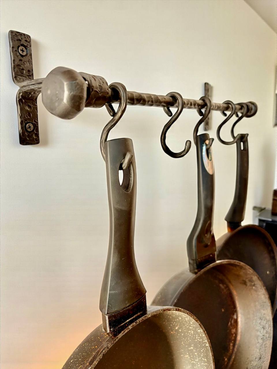 Hand-Forged Iron Kitchen Rack with Hooks,Heavy Duty Wrought Iron Pot and Pan Rail, Wall Mounted Utensil Holder, Custom Length 20–80 in