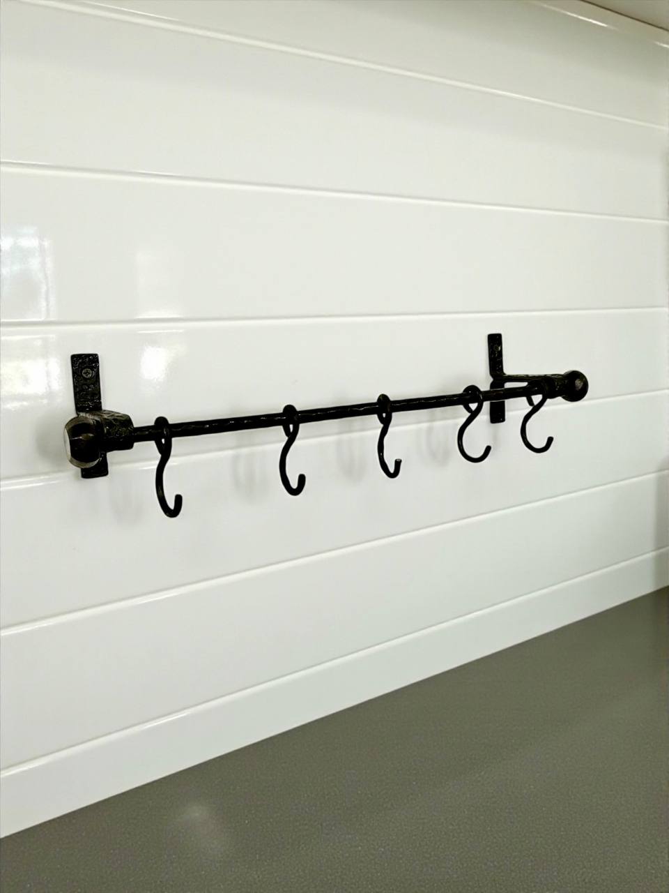 Hand-Forged Iron Kitchen Rack with Hooks,Heavy Duty Wrought Iron Pot and Pan Rail, Wall Mounted Utensil Holder, Custom Length 20–80 in