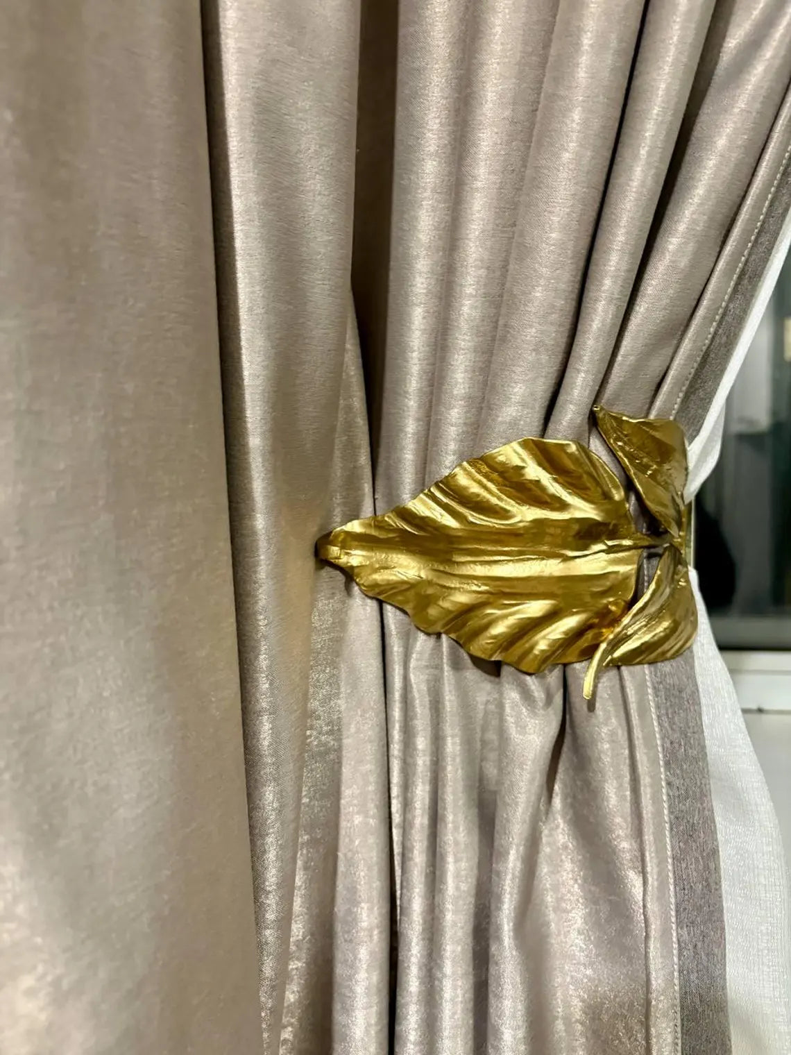 Curtain hook - Wrought Iron Curtain Tieback Leaf – Hand-Forged Drapery Holder – Gold, Bronze, Black with Patina – Set of 1 or 2