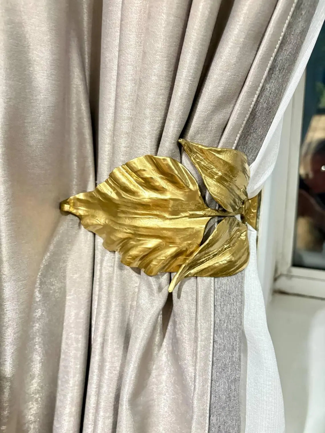 Curtain hook - Wrought Iron Curtain Tieback Leaf – Hand-Forged Drapery Holder – Gold, Bronze, Black with Patina – Set of 1 or 2