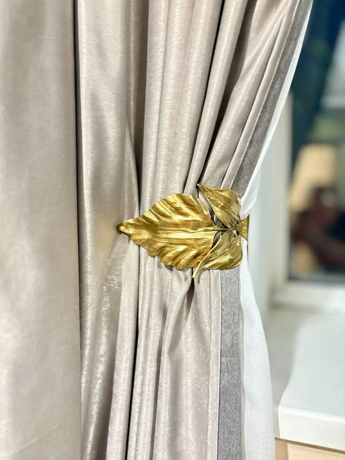 Curtain hook - Wrought Iron Curtain Tieback Leaf – Hand-Forged Drapery Holder – Gold, Bronze, Black with Patina – Set of 1 or 2