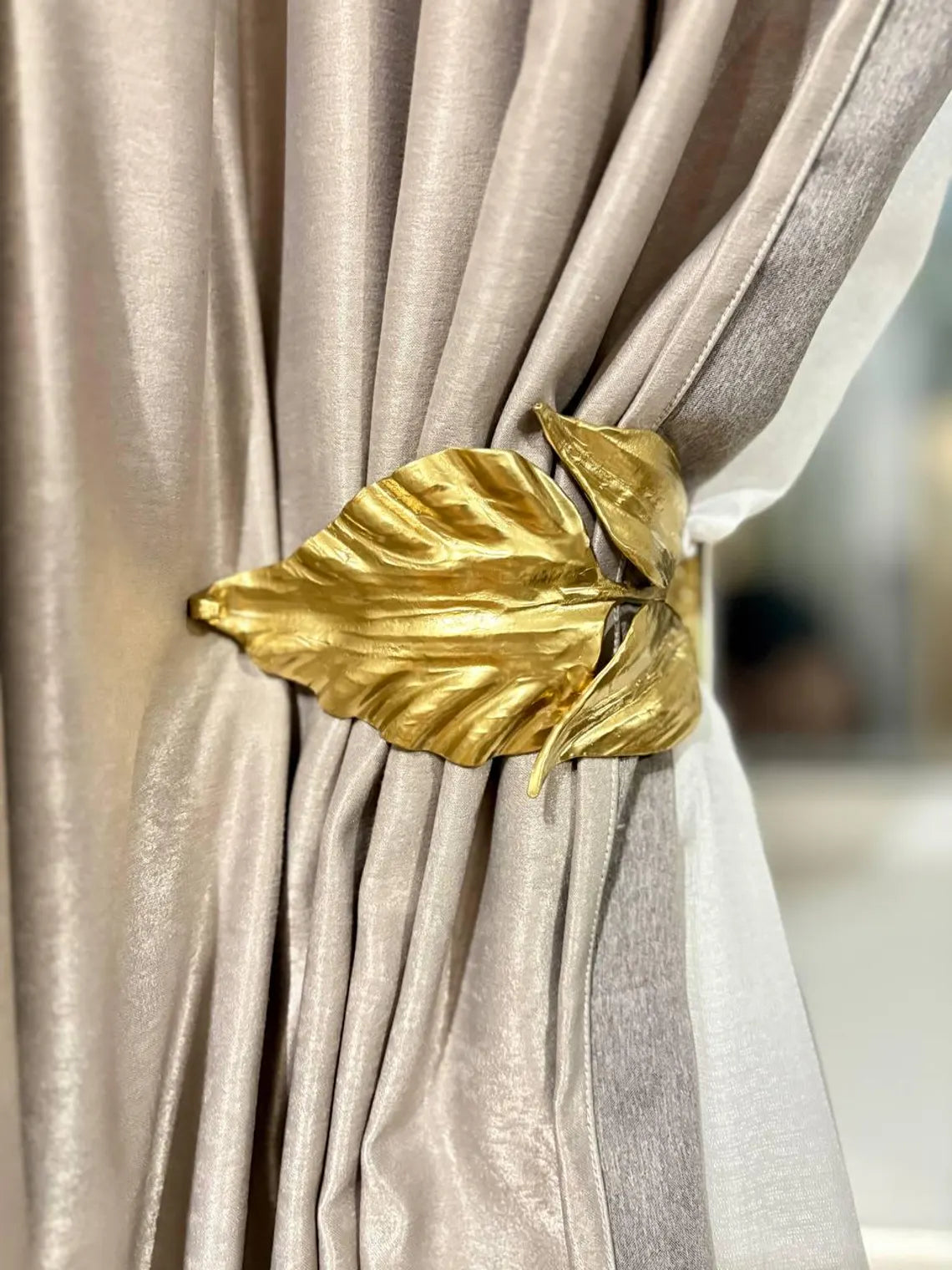 Curtain hook - Wrought Iron Curtain Tieback Leaf – Hand-Forged Drapery Holder – Gold, Bronze, Black with Patina – Set of 1 or 2