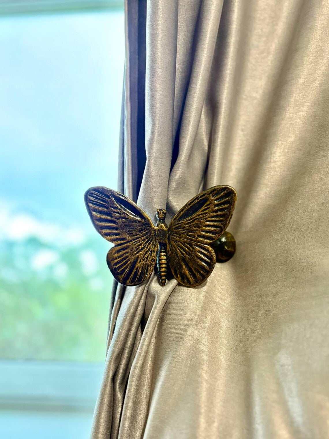 Handmade metal curtain ties, wall-mounted curtain ties, curtain holder - elegant and charming design, butterfly-shaped curtain hooks