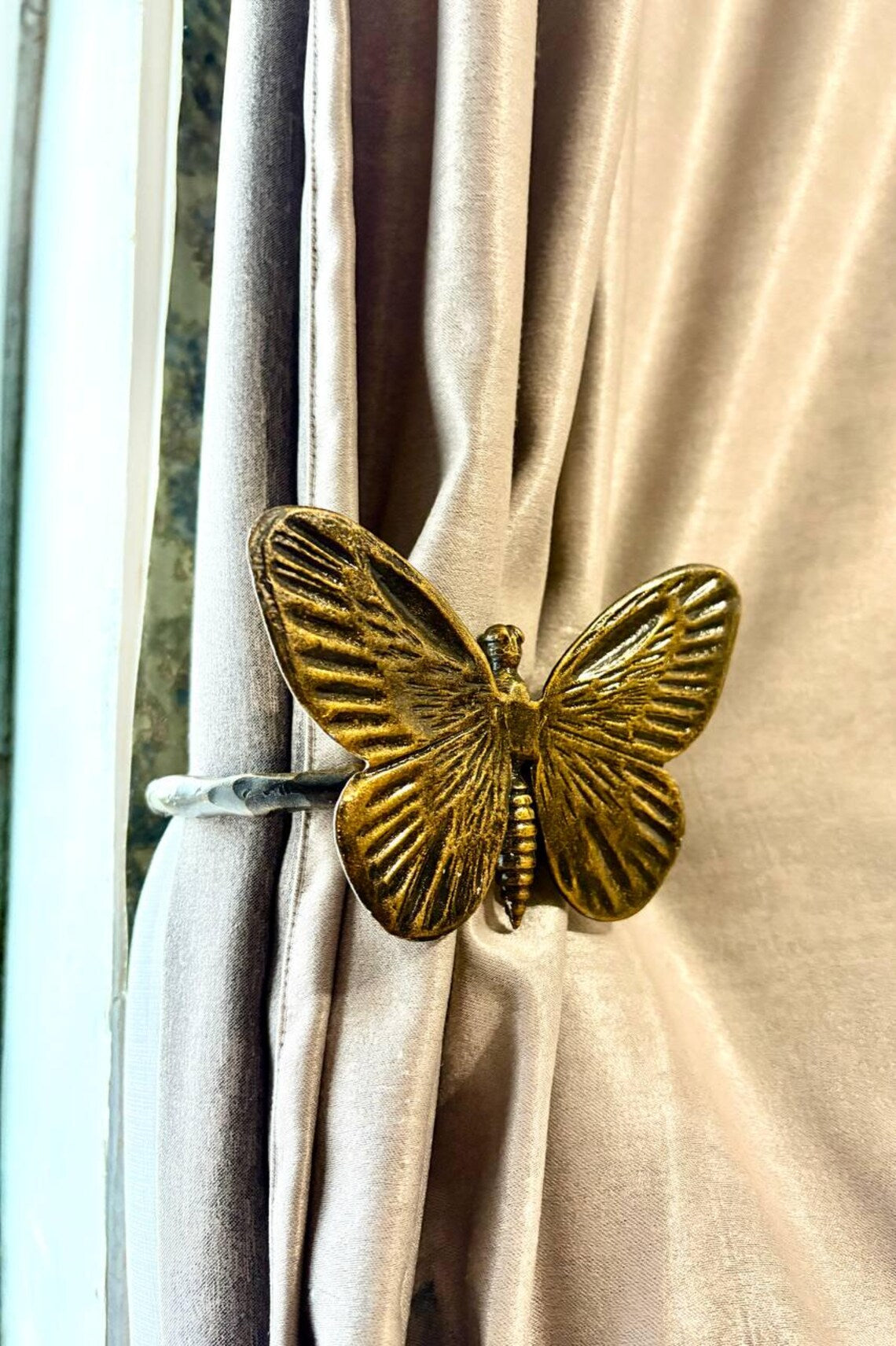 Handmade metal curtain ties, wall-mounted curtain ties, curtain holder - elegant and charming design, butterfly-shaped curtain hooks