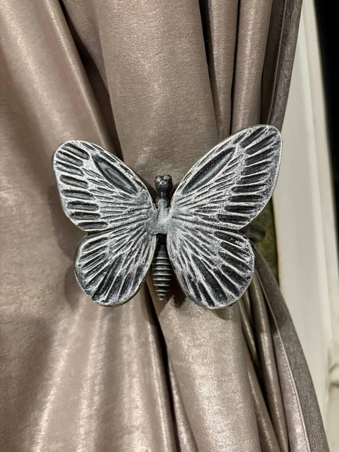 Handmade metal curtain ties, wall-mounted curtain ties, curtain holder - elegant and charming design, butterfly-shaped curtain hooks