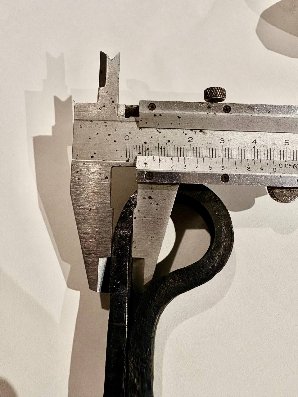 Forged Wall-Mounted Kitchen Rail in Amish & Farmhouse Style,Rustic Double Iron Pipe Ø22 mm,Hand-Forged Country Kitchen Decor