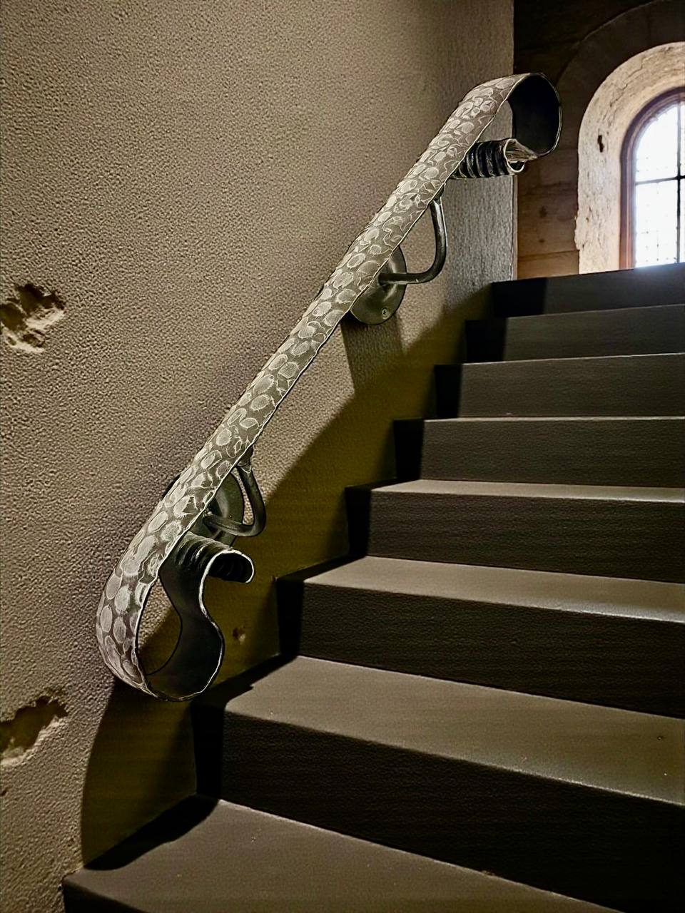 Modern loft forged handrail – minimalist steel railing for interior stairs, hammer-textured metal wall handrail made from solid 2-inch (50 mm) strap,industrial blacksmith art railing,custom size available