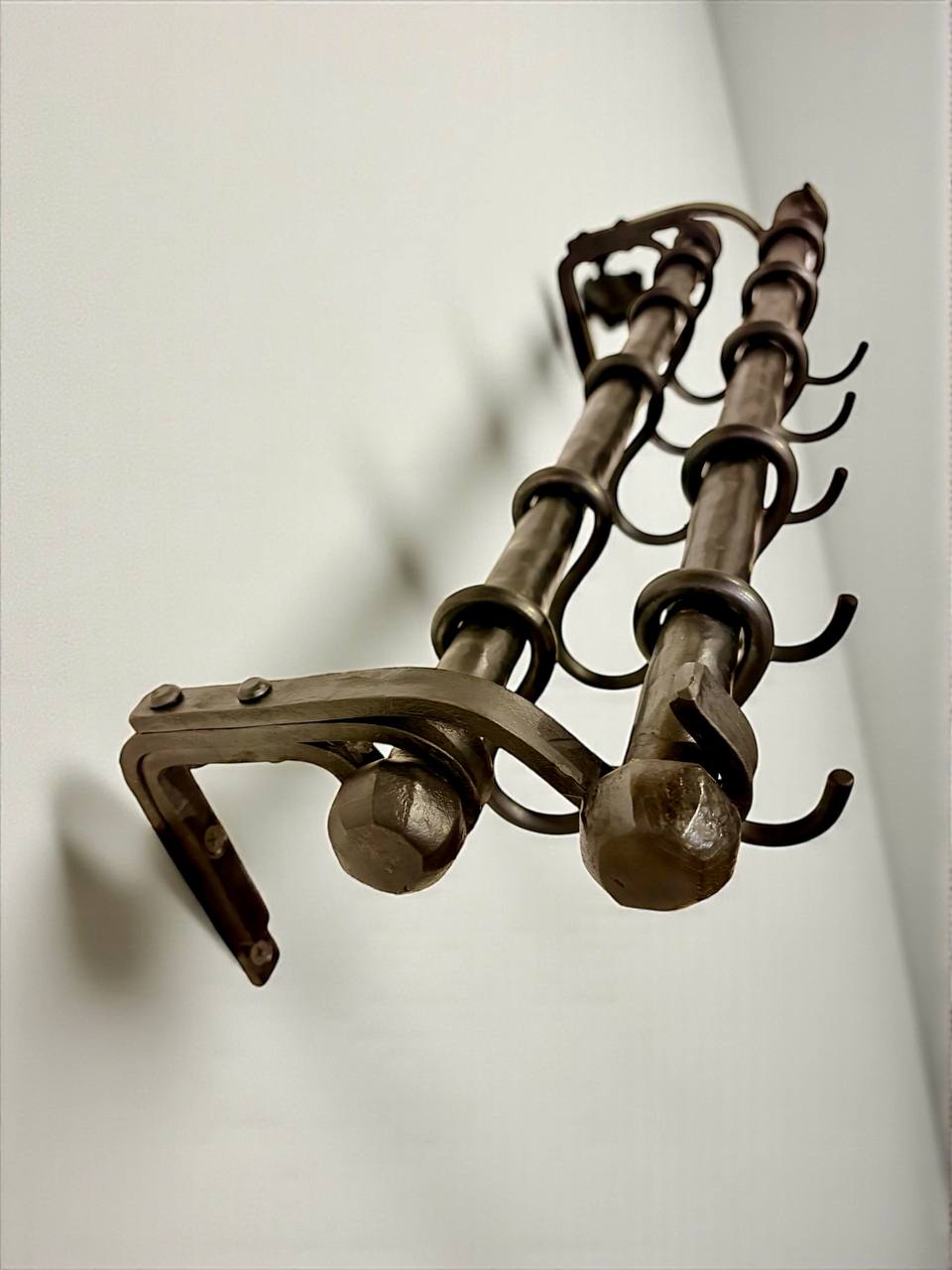 Forged Wall-Mounted Kitchen Rail in Amish & Farmhouse Style,Rustic Double Iron Pipe Ø22 mm,Hand-Forged Country Kitchen Decor